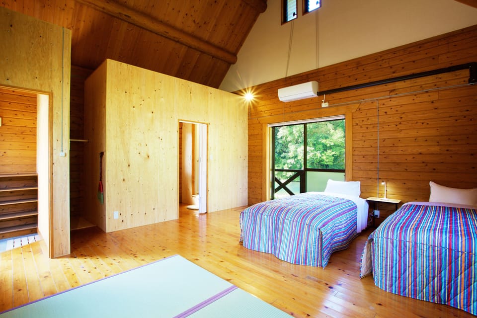 Lodge, Twin Room with river view | WiFi (free), bed sheets
