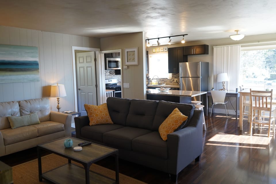 Apartment, Pets Allowed, Ocean View | Living area
