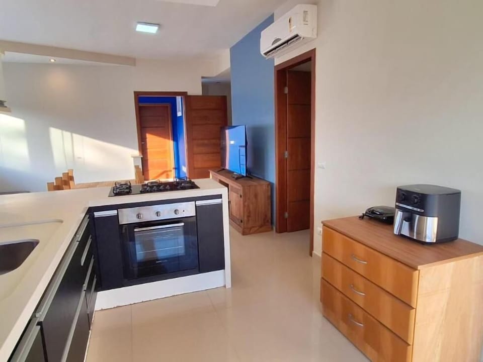 Comfort Apartment, Balcony, Courtyard View | Private kitchen | Fridge, microwave, oven, stovetop