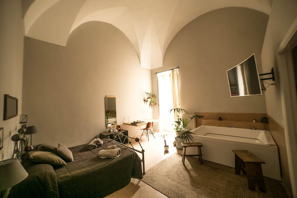 Luxury Studio Suite, 1 Queen Bed | Individually decorated, individually furnished, free WiFi, bed sheets