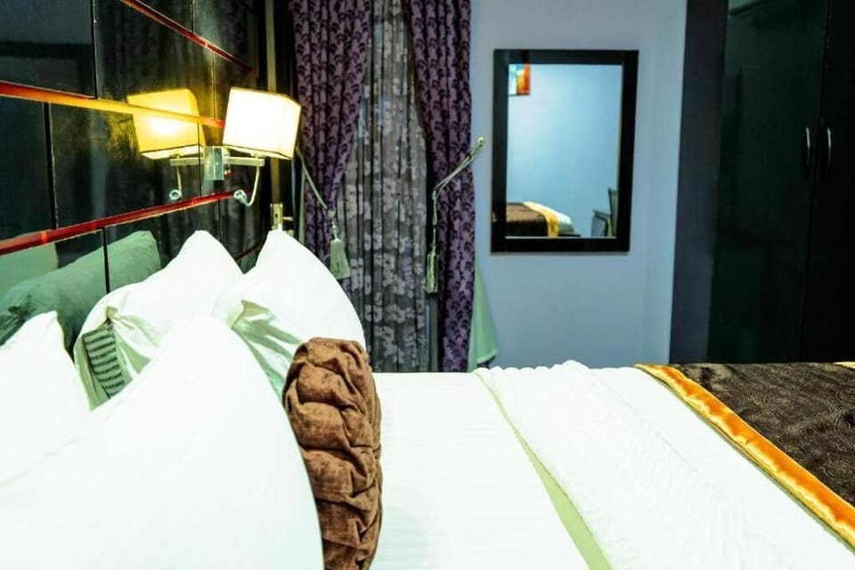 In-room safe, free WiFi