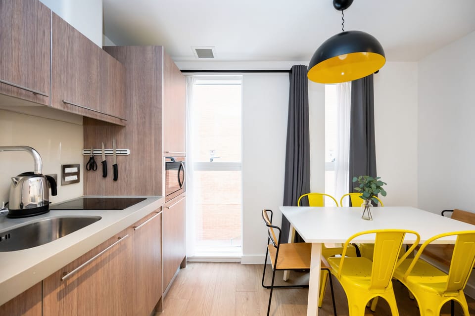 Apartment, 2 Bedrooms | Iron/ironing board, free cribs/infant beds, free WiFi, bed sheets