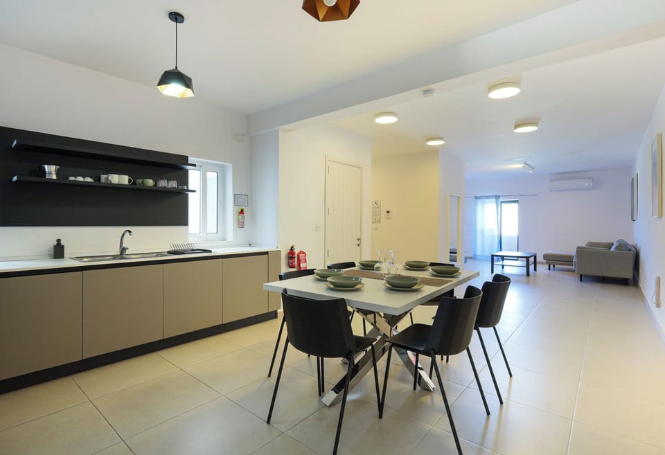 Apartment, City View | Dining