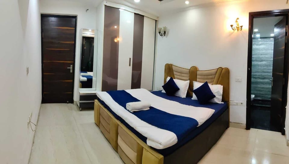 Deluxe Apartment, Balcony, Garden View | Iron/ironing board, free WiFi