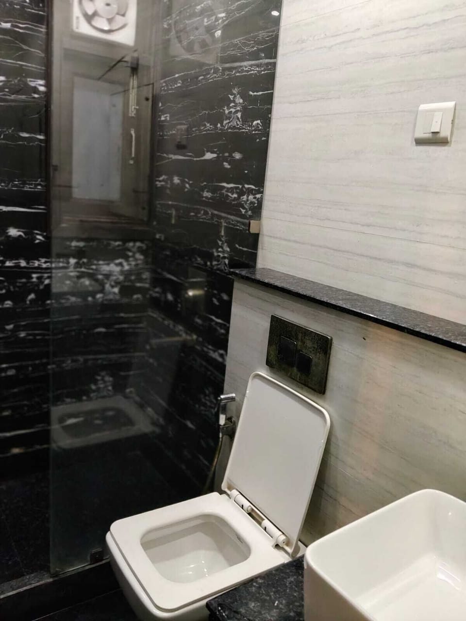 Deluxe Apartment, Balcony, Garden View | Bathroom | Shower, towels, soap, shampoo