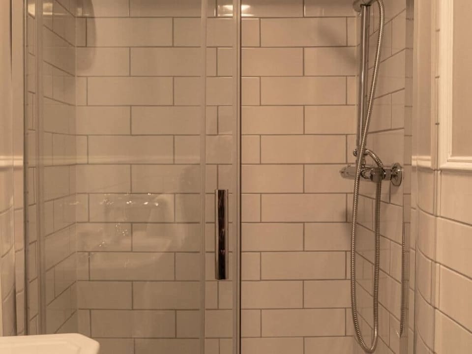Standard Double Room | Bathroom