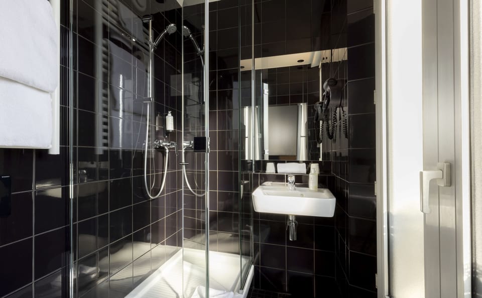 Privilege | Bathroom | Free toiletries, hair dryer, towels