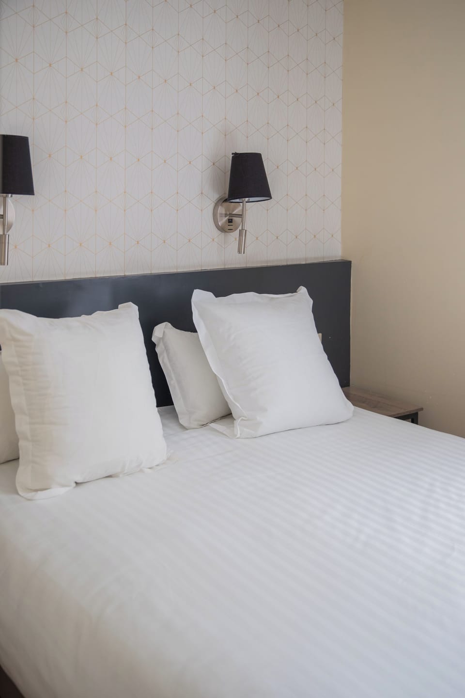 Standard Double Room | Premium bedding, desk, iron/ironing board, free WiFi