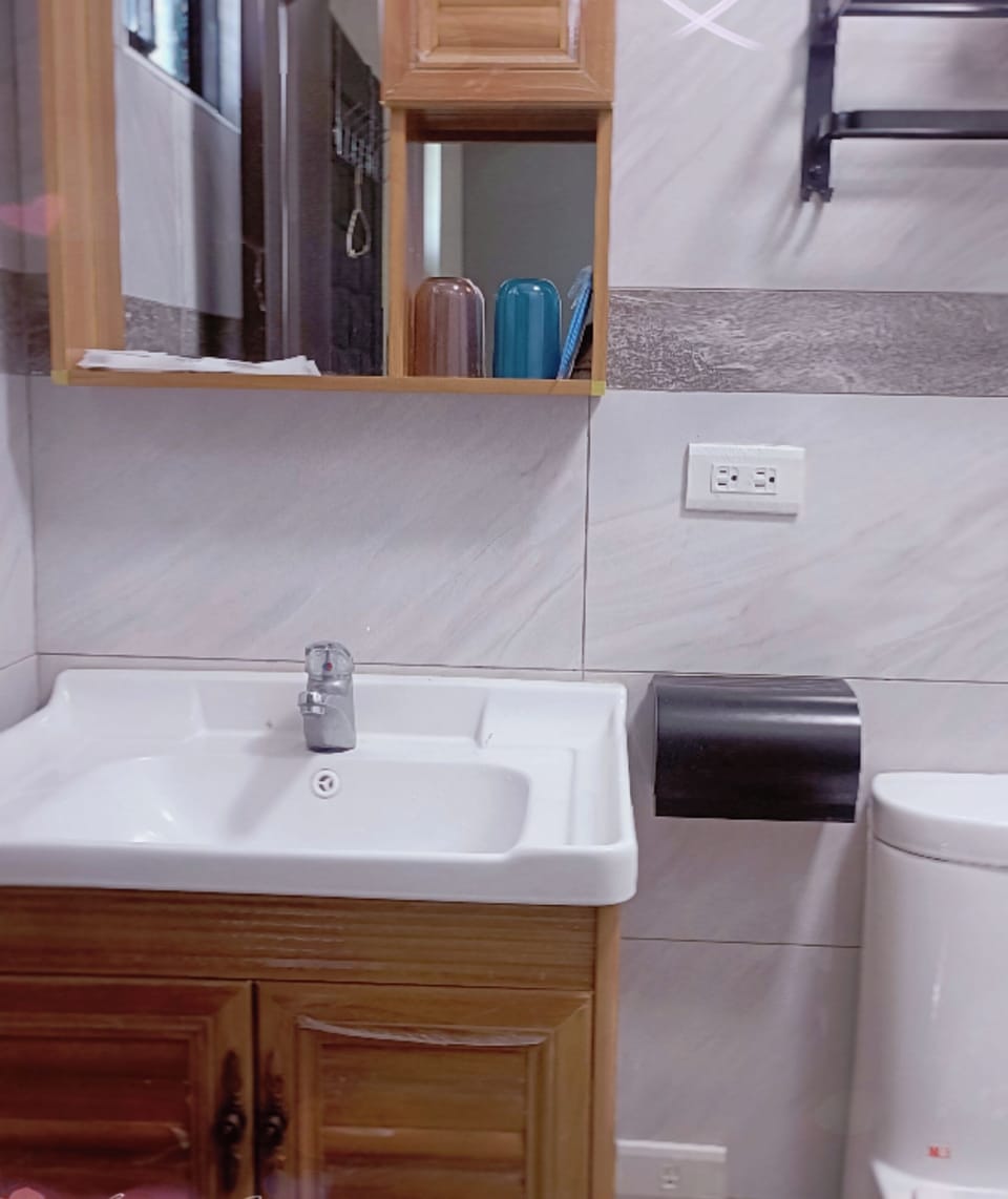 Shower, free toiletries, hair dryer, slippers