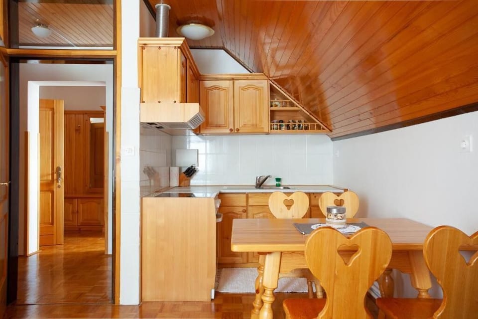 Standard Apartment, Garden View | Private kitchen | Fridge, microwave, stovetop, cookware/dishes/utensils