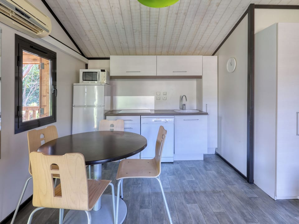 Chalet 5 personnes climatisé | Private kitchen | Electric kettle
