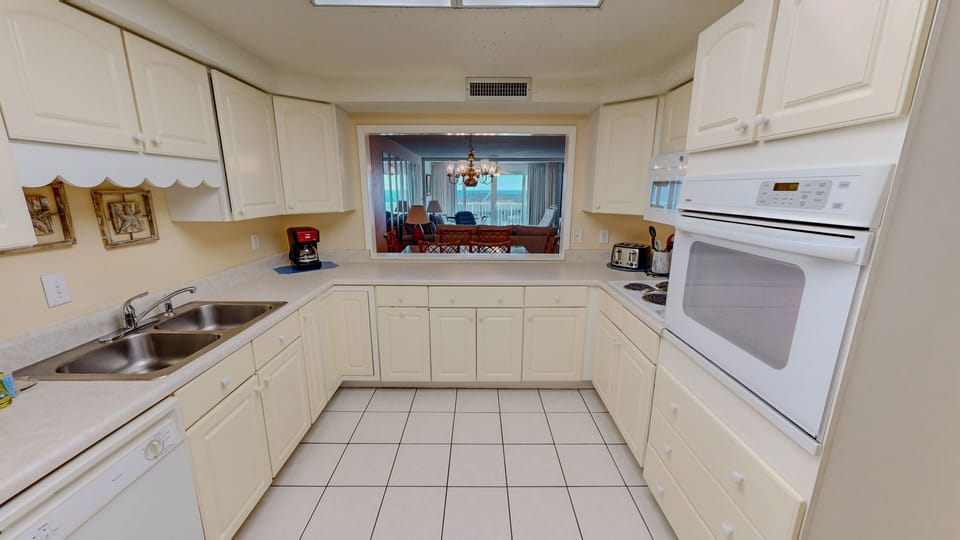Condo, 2 Bedrooms | Private kitchen | Coffee/tea maker, fridge, oven, toaster