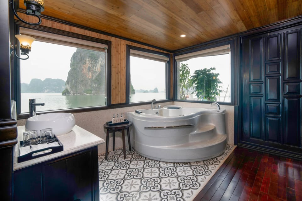 Presidential Suite, Balcony | Bathroom | Designer toiletries, hair dryer, bathrobes, slippers