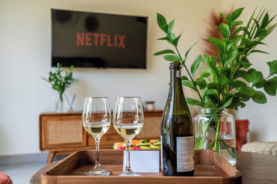 Deluxe Villa, Pool View | Food and drink