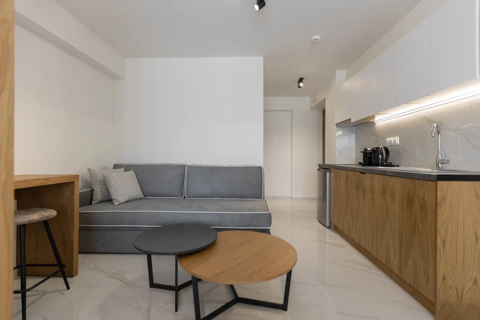 Deluxe Triple Room | Living area | TV