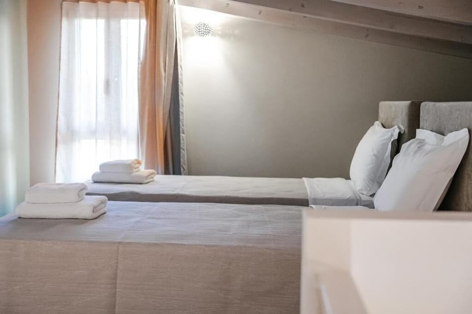 Suite, Mobility Accessible, Pool View | In-room safe, free WiFi