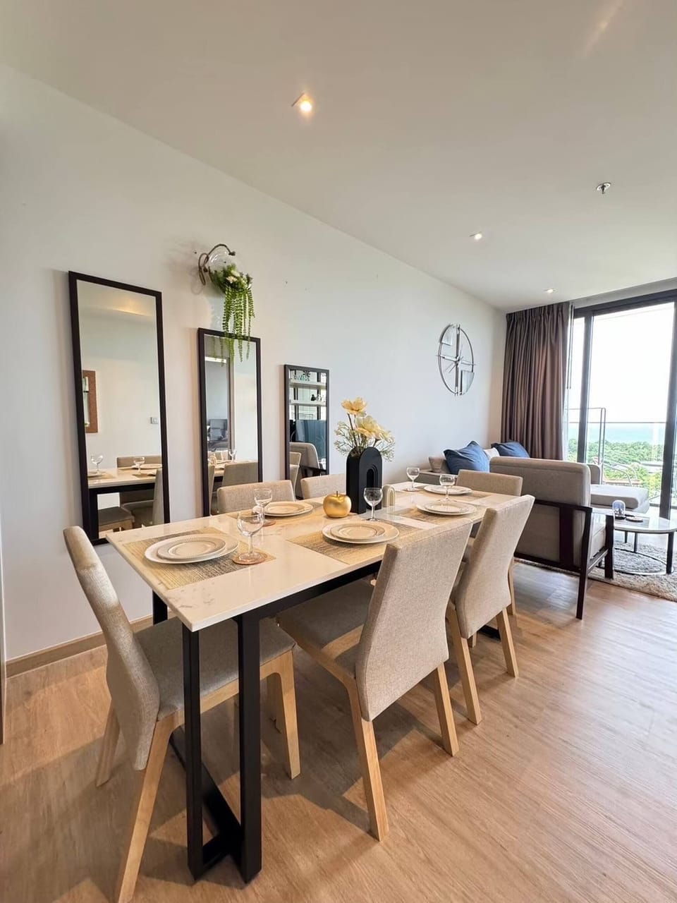 Apartment, 2 Bedrooms, Balcony, Ocean View | Dining room