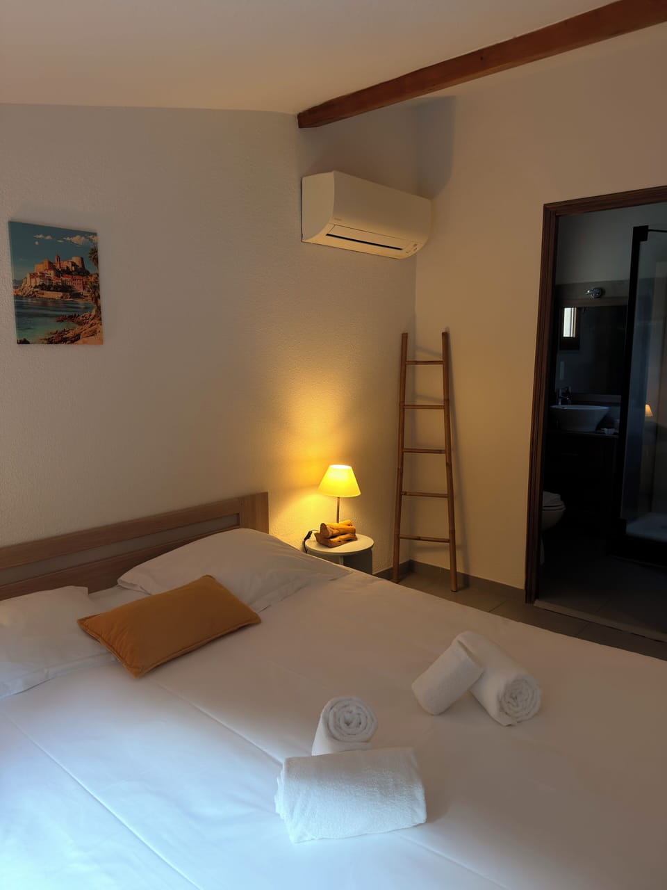 Double Room | Desk, laptop workspace, soundproofing, WiFi (free)