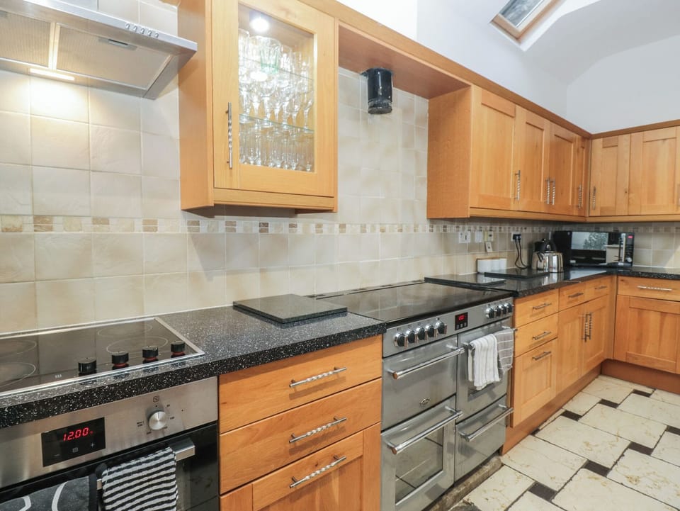 Dishwasher, cookware/dishes/utensils