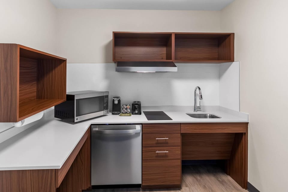 Superior Suite, 1 King Bed with Sofa bed, Non Smoking | Pillowtop beds, desk, laptop workspace, free WiFi