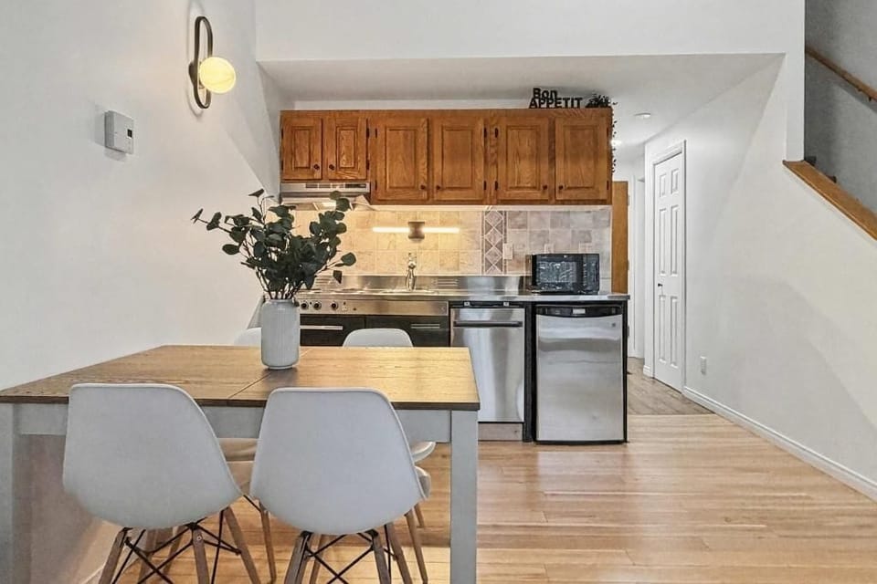 Apartment, Balcony, Courtyard View | Private kitchen | Toaster