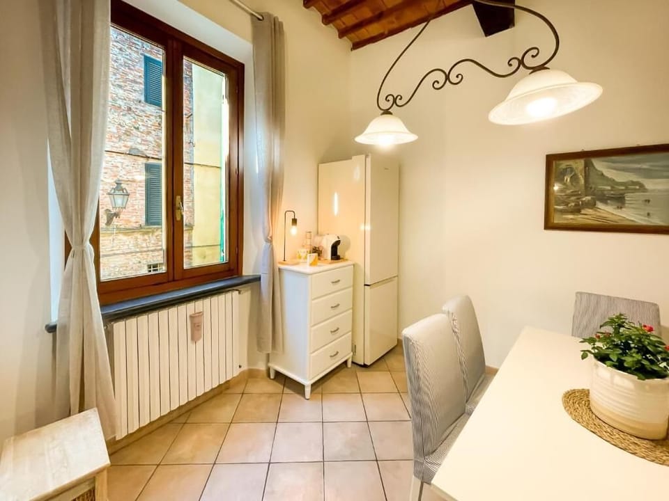 Deluxe Apartment, 2 Bedrooms, Balcony, City View | Dining