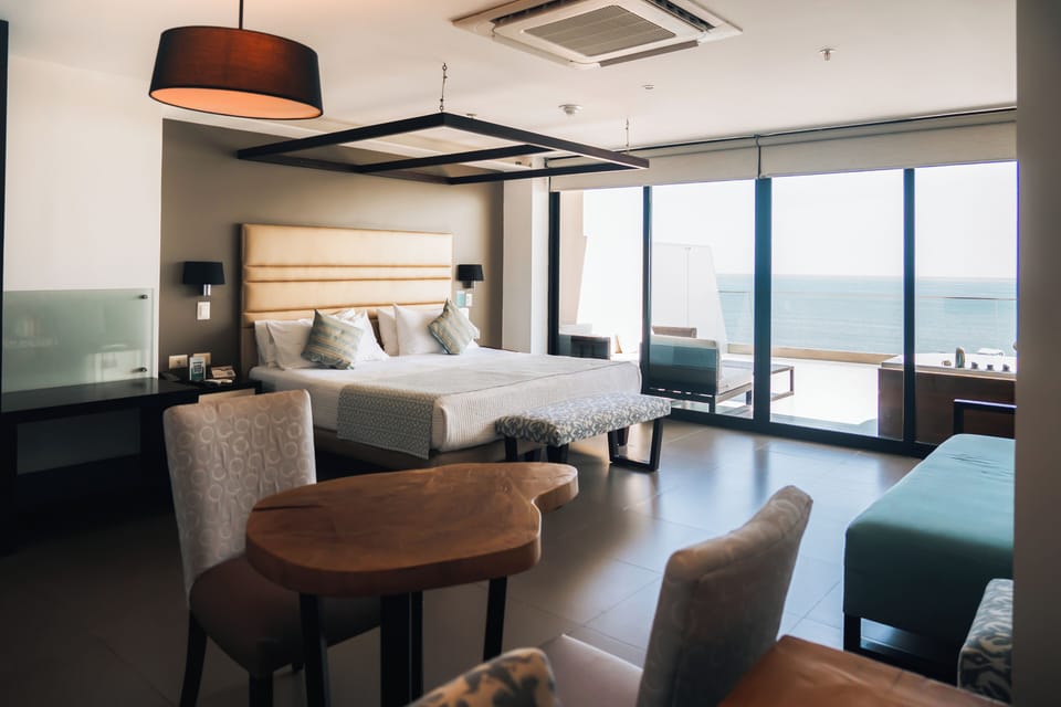Suite Premium, 1 cama King size, vista al mar con jacuzzi privado | Premium bedding, minibar, in-room safe, desk