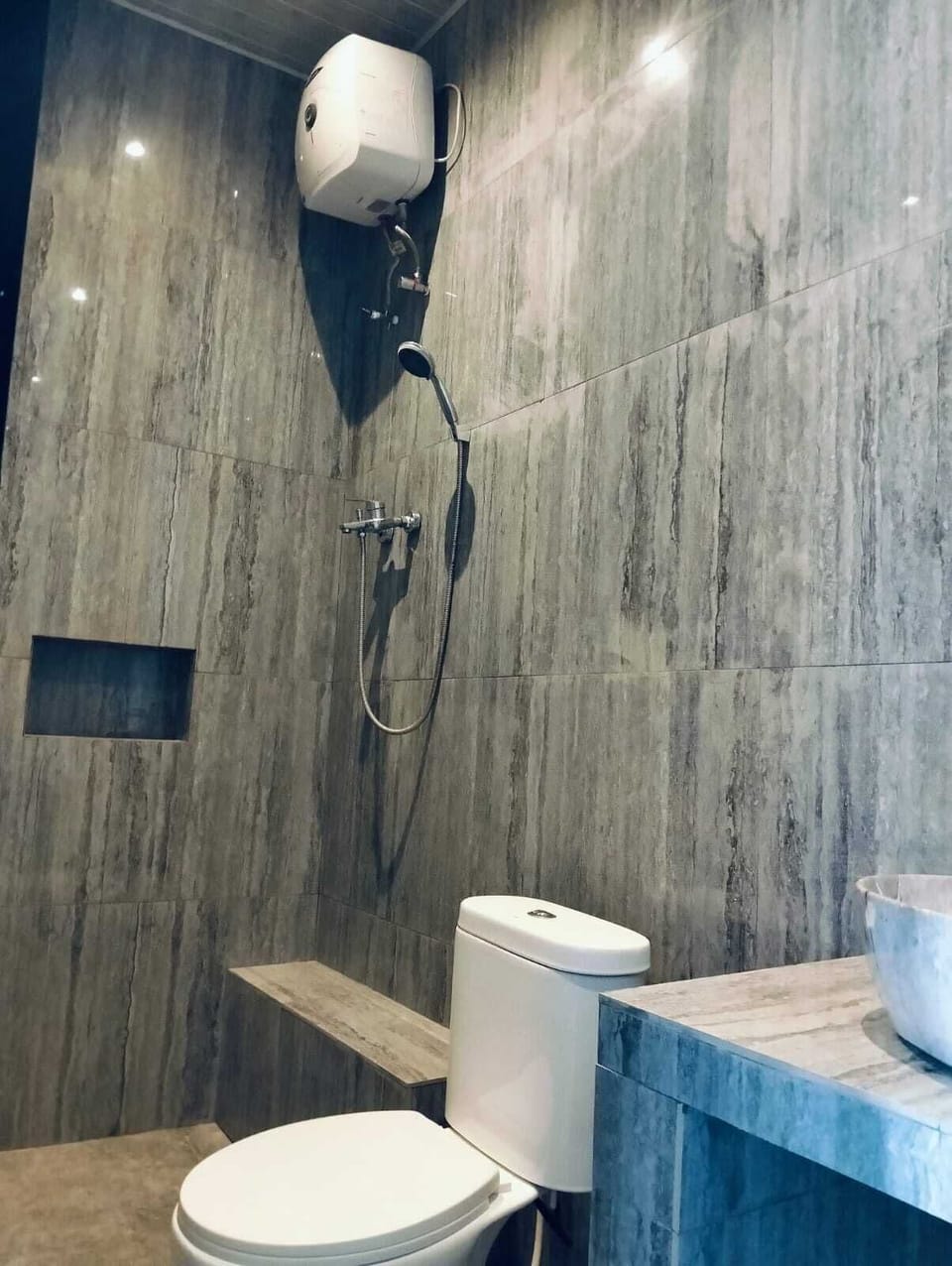 Deluxe Double Room, Pool View | Bathroom | Shower, free toiletries, towels, soap