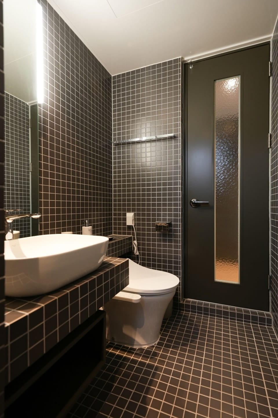 Standard Twin Room, Mountain View | Bathroom | Shower, hair dryer, slippers, towels