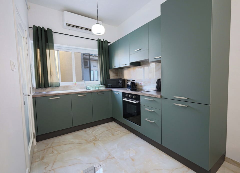 Apartment, City View | Private kitchen