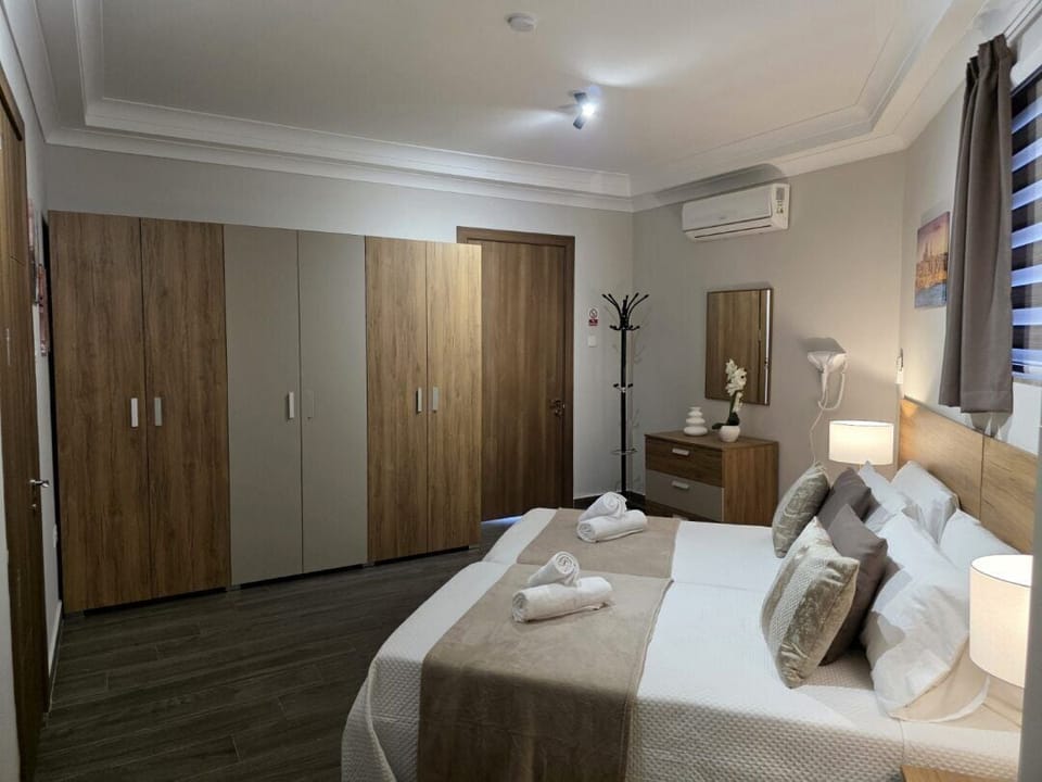 Apartment | Blackout drapes, iron/ironing board, free WiFi
