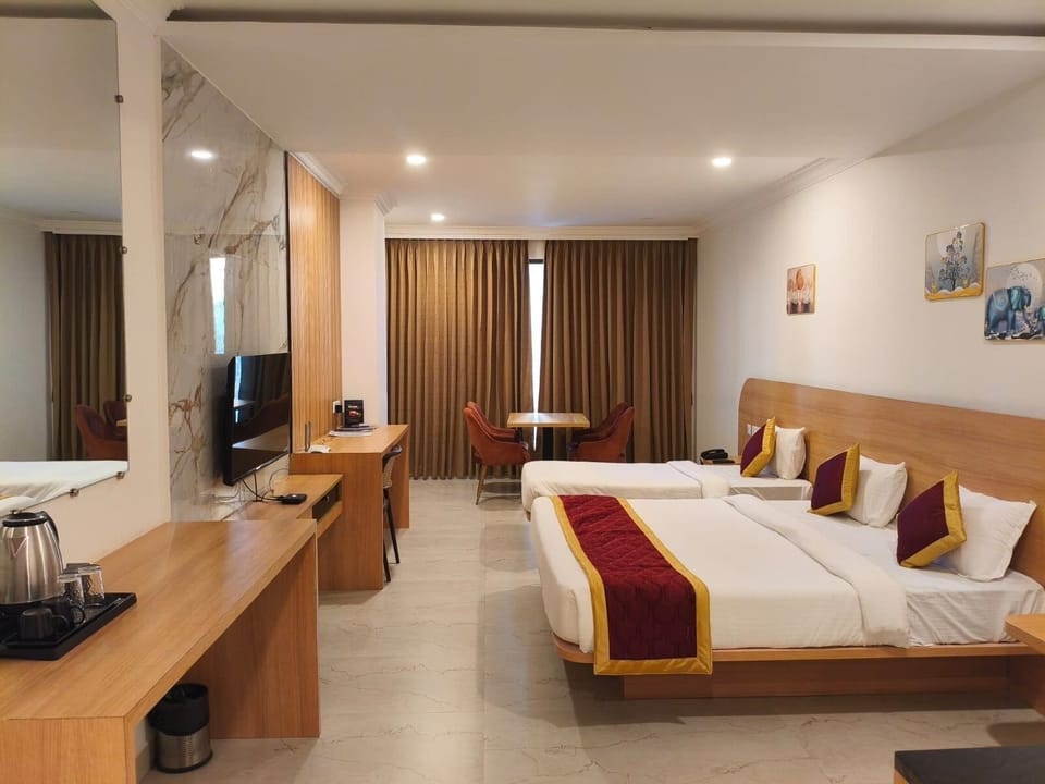 Premium Double Room, City View | Desk, free WiFi
