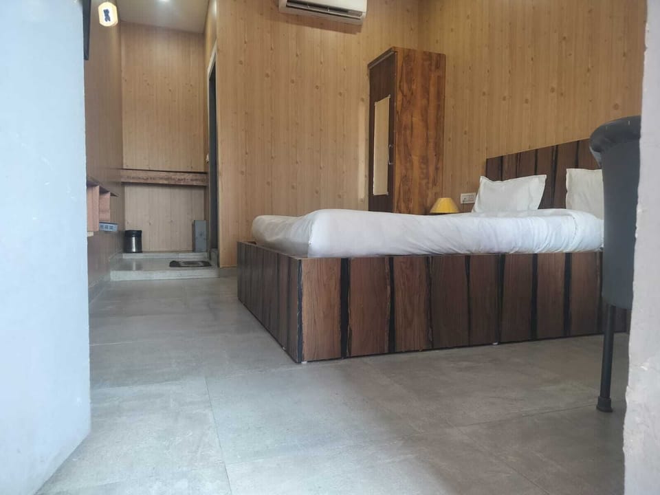 Classic Double Room | Egyptian cotton sheets, premium bedding, memory foam beds, desk