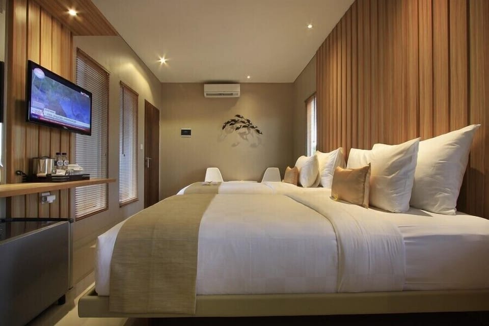 Family Suite | In-room safe, desk, blackout drapes, free WiFi