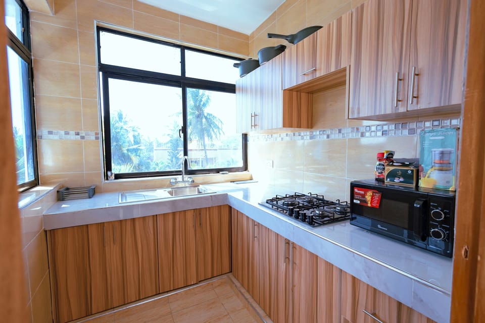 Standard Apartment, Balcony, Pool View | Private kitchen