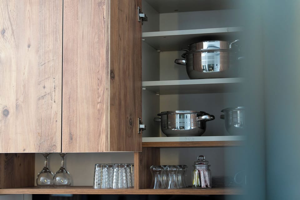 Deluxe Apartment, 1 Bedroom, Kitchen | Private kitchen | Fridge, microwave, oven, stovetop