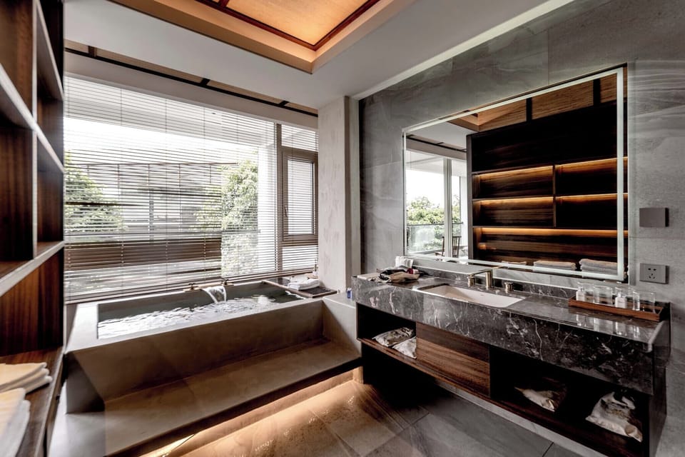 Romantic Suite, Patio | Deep soaking bathtub