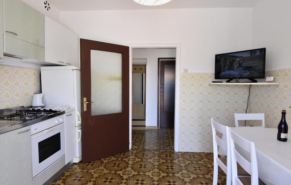 Apartment, 3 Bedrooms, Balcony, Garden View | Room amenity