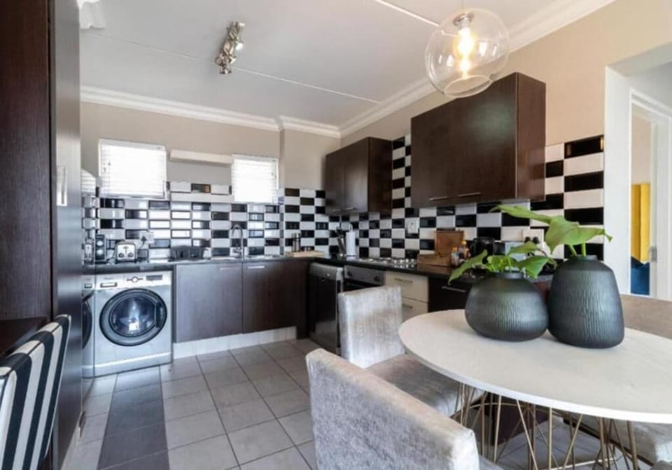 Apartment, Balcony, City View | Private kitchen | Electric kettle, toaster