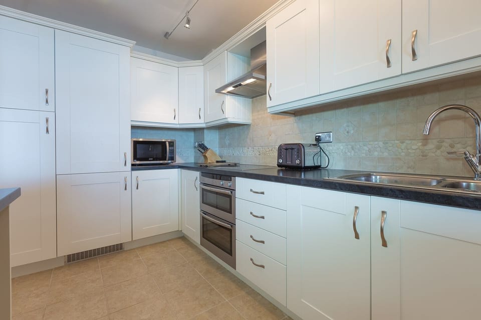 Dishwasher, cookware/dishes/utensils