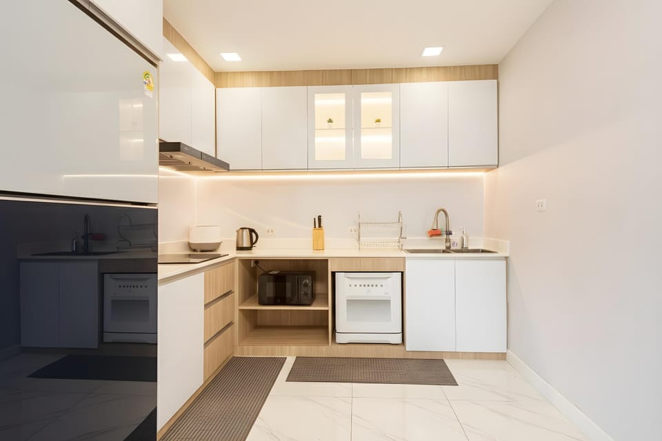 Deluxe Villa, City View | Private kitchen | Dining tables