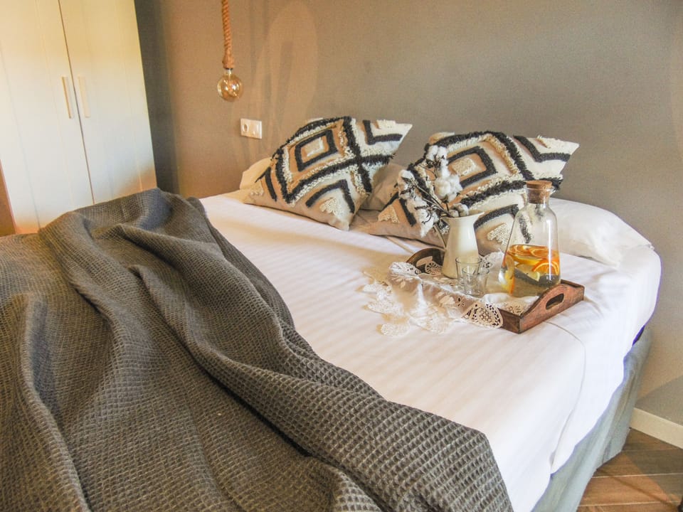 Double or Twin Room | Desk, blackout drapes, soundproofing, iron/ironing board