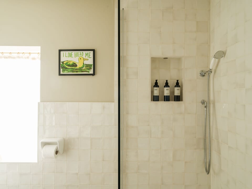 Superior Double Room, Ensuite | Bathroom | Shower, hair dryer, towels, soap