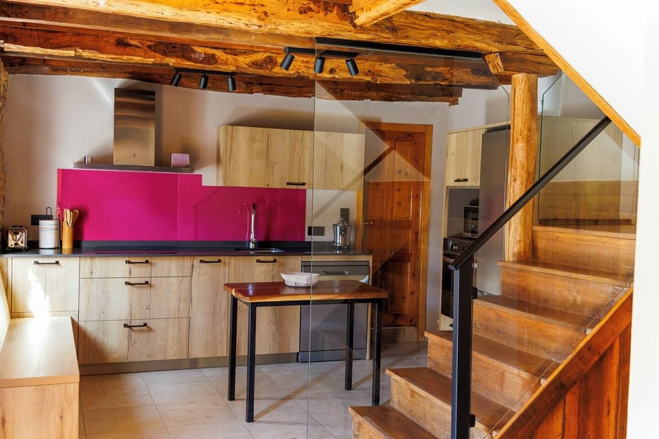 House, Balcony, Mountain View | Private kitchen | Full-size fridge, microwave, oven, stovetop