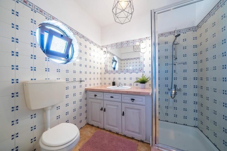 Deluxe Quadruple Room, Balcony, Ocean View | Bathroom | Shower, towels, toilet paper