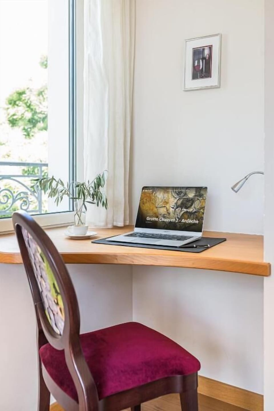 Deluxe Double Room, Balcony, City View | Interior