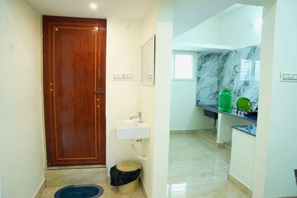 Economy Apartment, Non Smoking, Kitchen | Bathroom | Shower, bidet, towels, soap