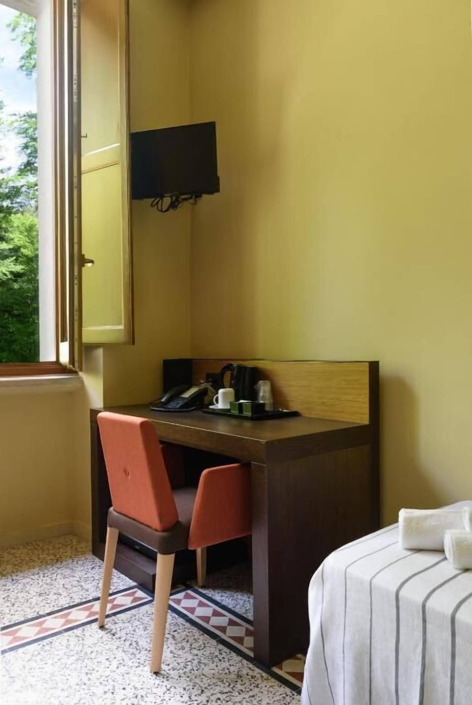 Comfort Single Room, Garden View | Interior