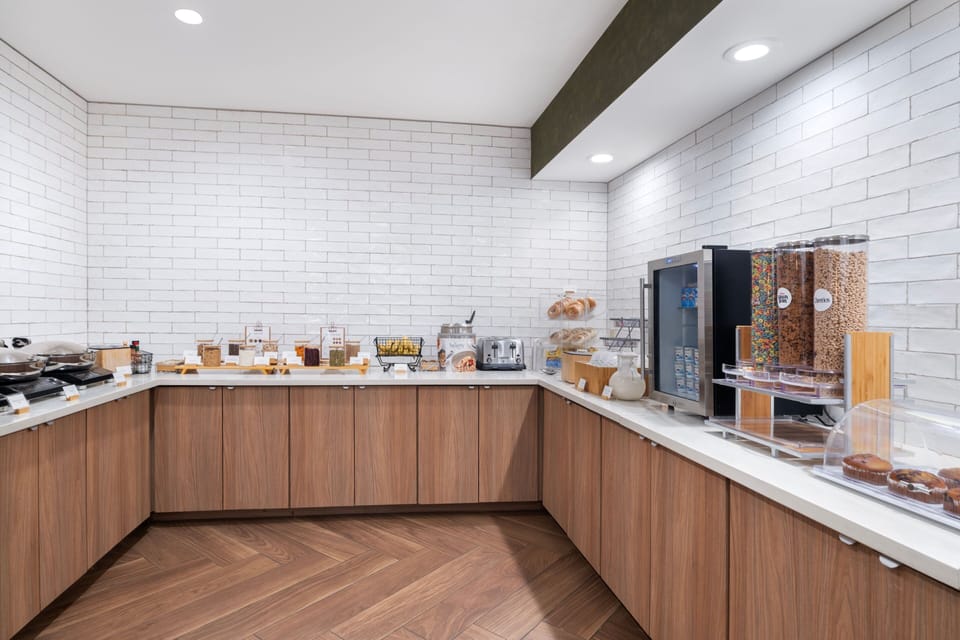 Free daily continental breakfast