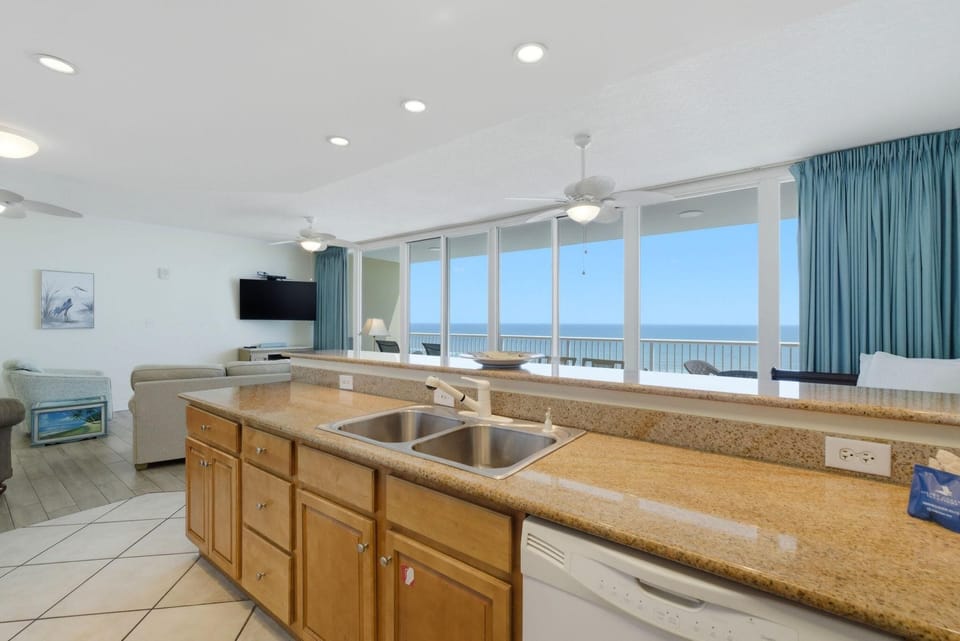 Condo, Multiple Beds (Sanibel 1204) | Private kitchen | Oven, toaster